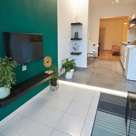 Apartment Green