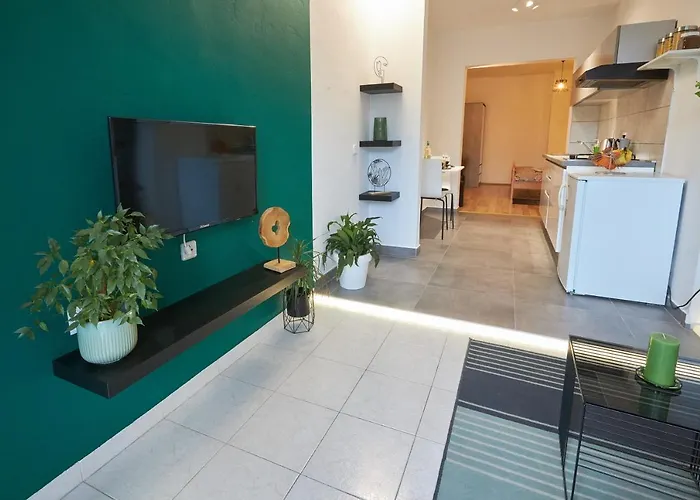 Apartment Green